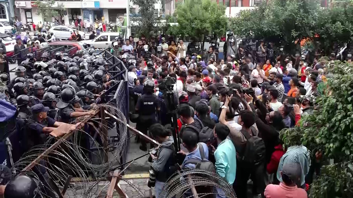 सहकारी पीडितकाे प्रदर्शनमा प्रहरी हस्तक्षेप, केही घाइते